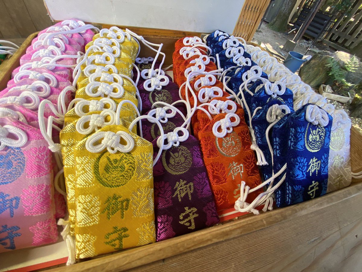 MKofficial_PR's tweet photo. 金色のウサギおみくじが神々しい

宇治上神社
2022.12.23 ドライバー 撮影 https://t.co/3uFKNyo1Rr