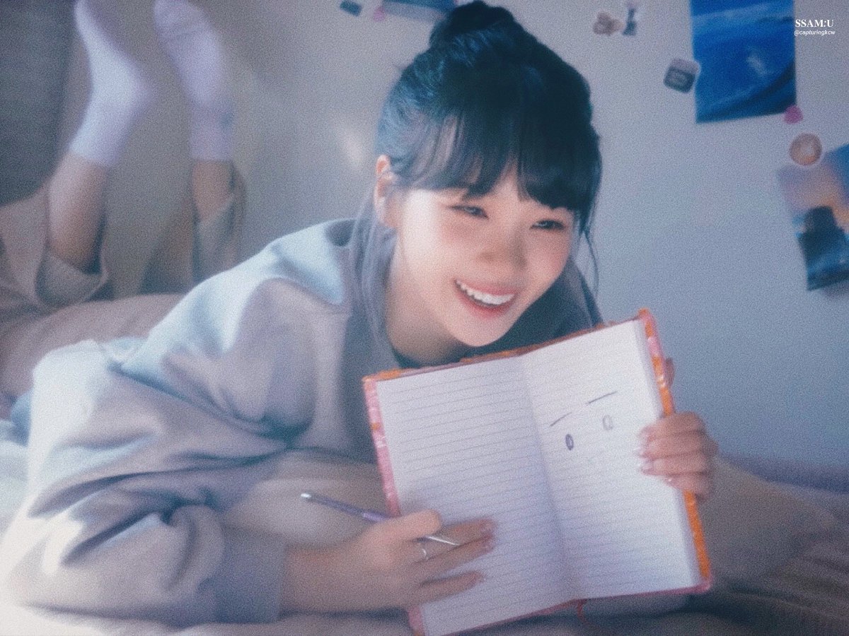 capturingkcw's tweet photo. 꼭 본인 같은 짓만 골라서 해요 (대충귀여운행동들만한다는뜻

#김채원 #KIMCHAEWON #チェウォン
#르세라핌 #LE_SSERAFIM https://t.co/skHXV5P6Zy