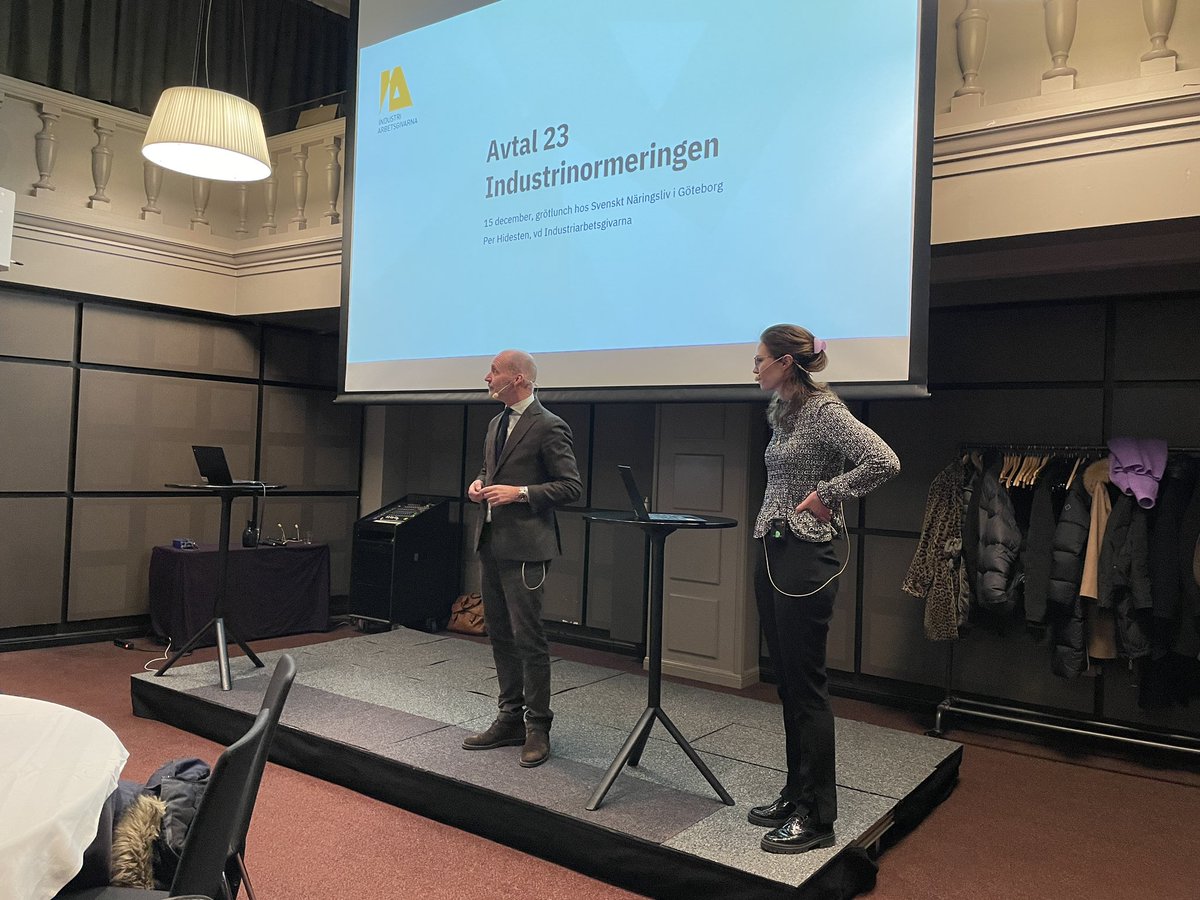 ’Nästa vecka växlar vi krav.’ vd Per Hidesten förklarar industrinormeringen för drygt hundra företag på plats i Göteborg. #Avtal23