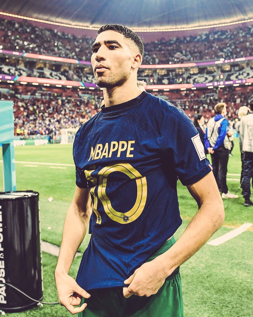 mo3salama's tweet photo. A friend through the highs and the low 🤍✨
A friend like @KMbappe 🇫🇷 and @AchrafHakimi 🇲🇦 ♥️🫂
#mbappehakimi #MoroccoVsFrance #Mbappe #WorldCup https://t.co/WfN1GFxxOt
