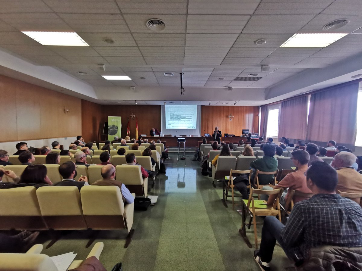 CoopsAgroCV's tweet photo. A continuación, Enrique Moltó inaugura el bloque de contenidos de la jornada dedicado a #digitalización, que entiende como una palanca de cambio para el sector agroalimentario
#RedATRIACV https://t.co/Ek9OummWQC