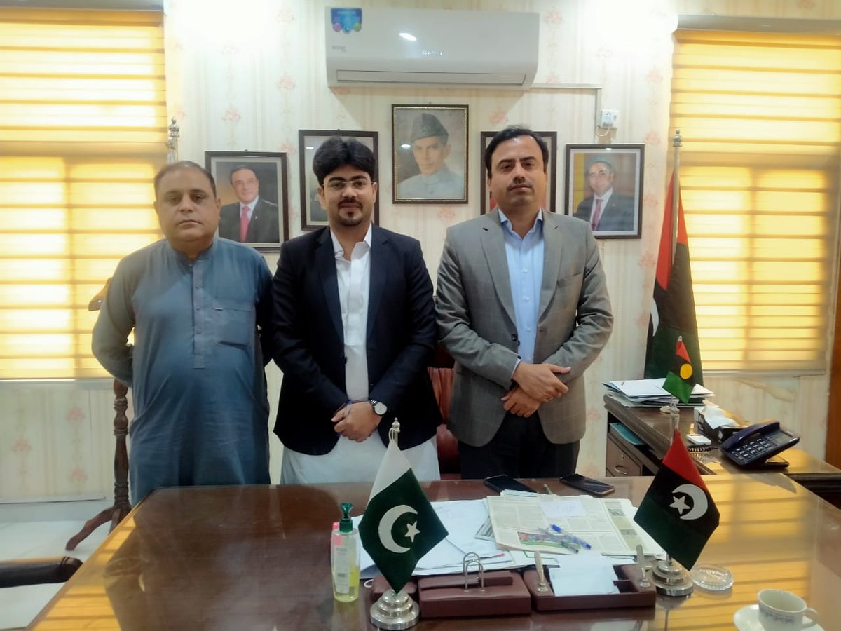 adil_ali89's tweet photo. Post interview clips with Mr. @JavedNLaghari , Special Assistant to CM #Sindh &amp; President Peoples Youth Organization #Sindh @PYOSindh at his Office in #Karachi. #SindhSecreteriate with Mr. #KhalidShaikh https://t.co/mWqzKHmK2c