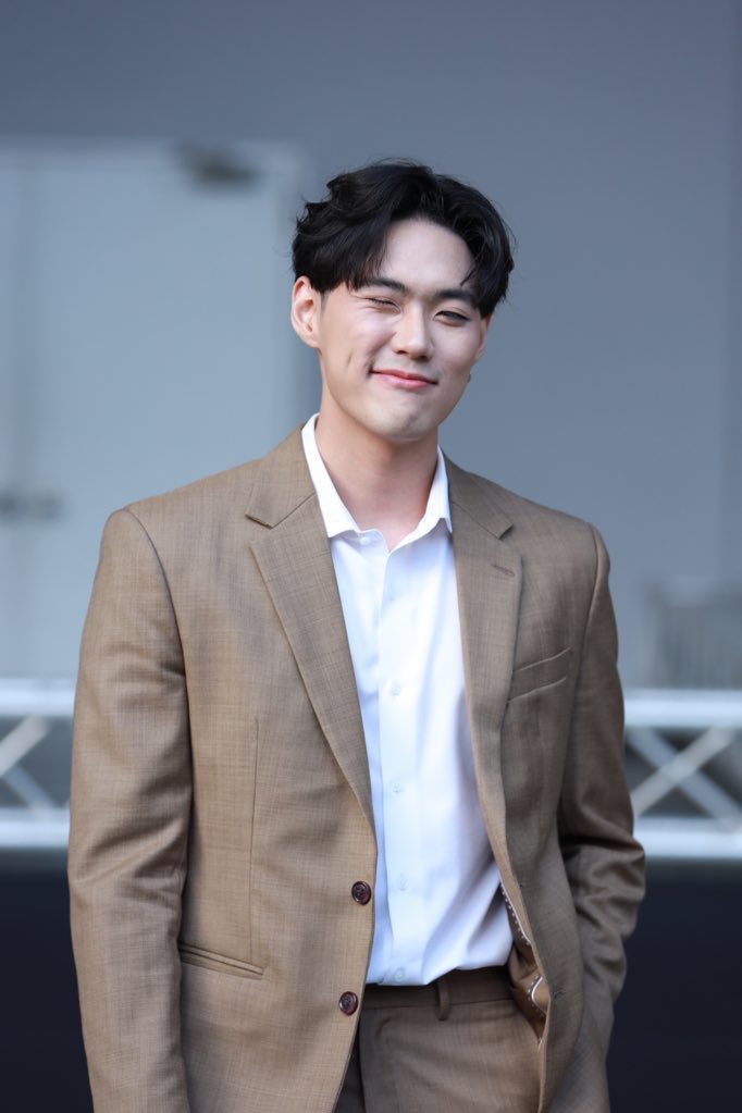 นักแสดงจากซีรีส์ 
House of stars ✨ 
#HouseOfStarsTheSeries 

นำโชค ธานน อภิธนวงศ์ <a href="/Numchok_Tanon/">Numchok_Tanon</a> 

 #JRN10ปี10อาวุธไร้เทียมทาน