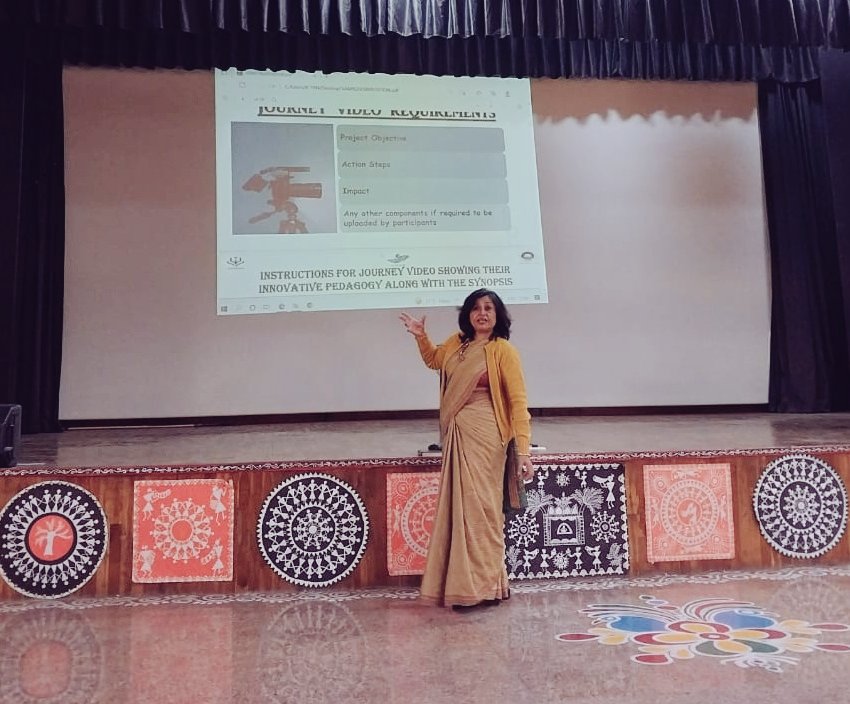 NamitaKalraMT's tweet photo. Orienting fellow teachers on Micro Improvement Approach enabled by DIKSHA at SKV District Centre Vikas Puri #VAMInnovativePedagogy 
Recognising teachers and school leaders for their innovative pedagogical practices. 
@PbpandeyB
@sakshi_yadav04
@skvDCVP
@VamDelhi 
@SCERT2021 https://t.co/5ww74XZRj9