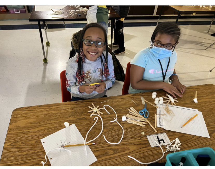McIntoshElem's tweet photo. Mrs. Estes’s class made snowflakes for STEM activity. #TeachHustleInspire #NNPSProud #McIntoshScotties #STEMDay #terrificthirdgrade https://t.co/NdVcvHooEm