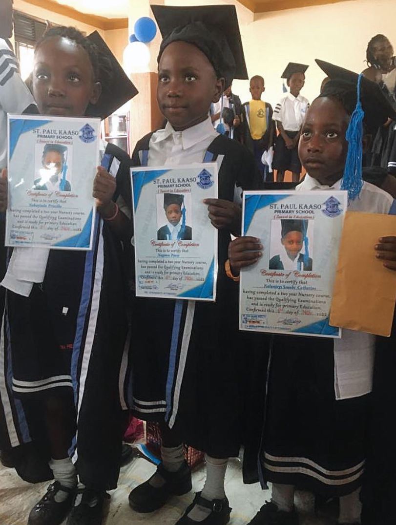 Unity15Strength's tweet image. Congratulations to the Top Class on their Graduation, ready to move up to Primary 1 class next year 🎓🤍🎓 (reposted from @kaasouganda on Instagram)