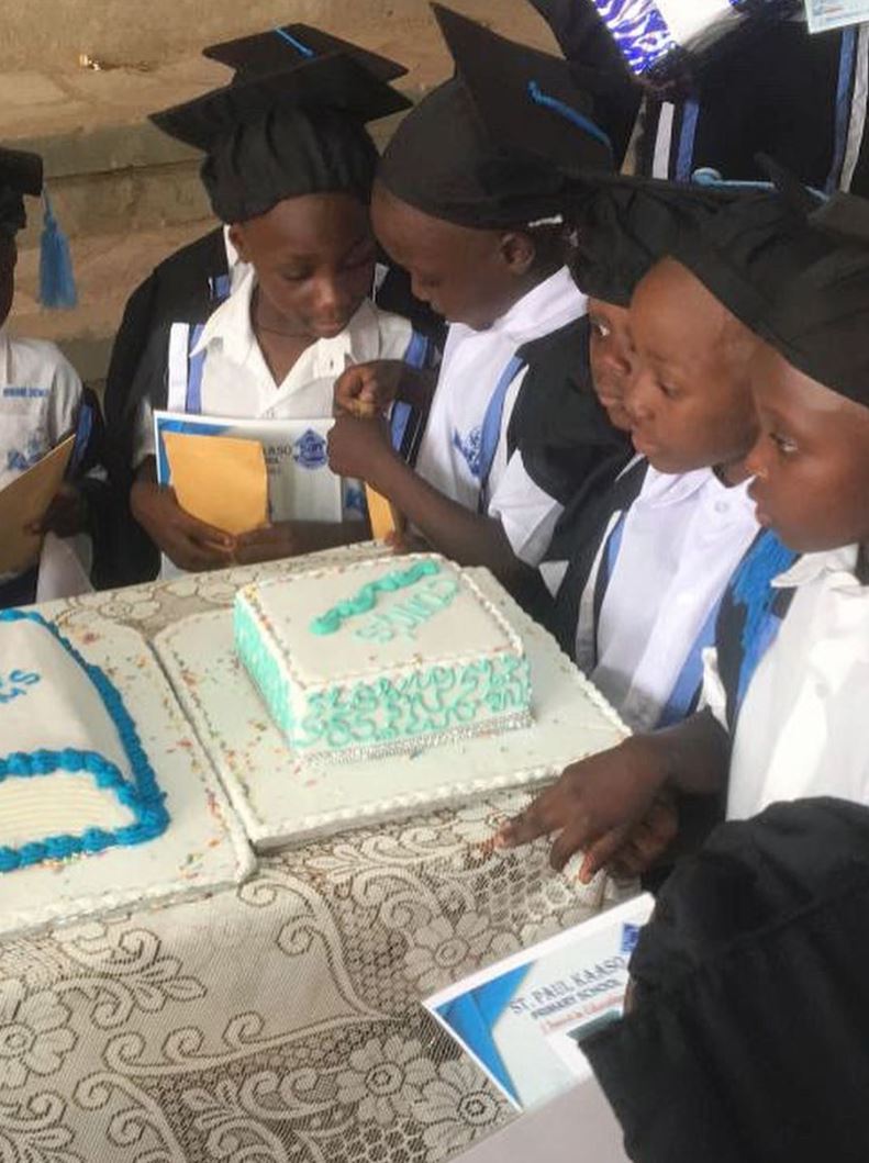 Unity15Strength's tweet image. Congratulations to the Top Class on their Graduation, ready to move up to Primary 1 class next year 🎓🤍🎓 (reposted from @kaasouganda on Instagram)