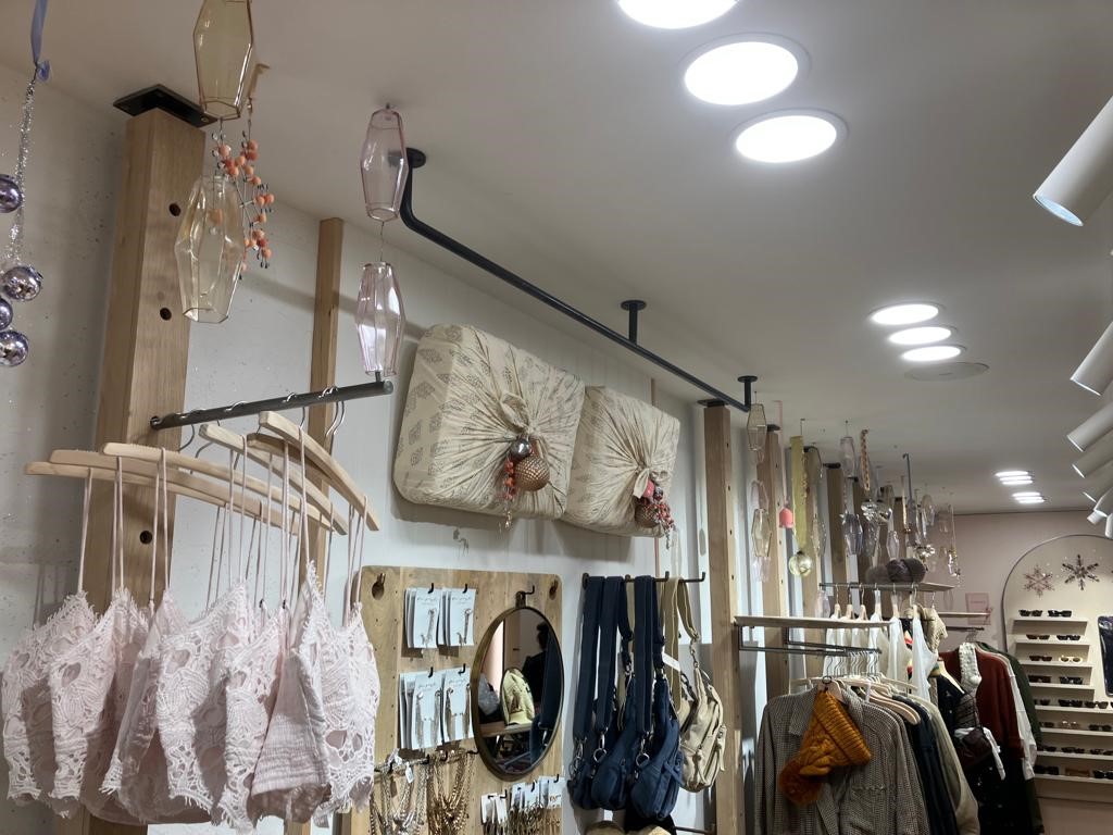 McCue_Fit's tweet photo. Over the last five years, we have enjoyed working with @FreePeople under the @UrbanOutfitters brand, having built a trusted and personal relationship by providing modern store designs suited to busy high streets.
#McCue #Fitout #UrbanOutfitters #UOCommunity #FreePeople https://t.co/J6RToVqu0G