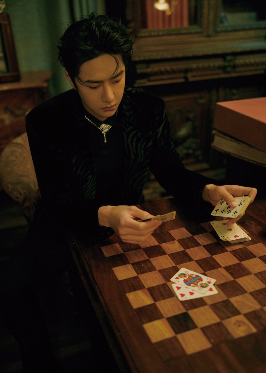 Wang Yibo signiture....
#WangYibo_GQMOTY2022 
#WangYibo #王一博 #GQMOTY2022