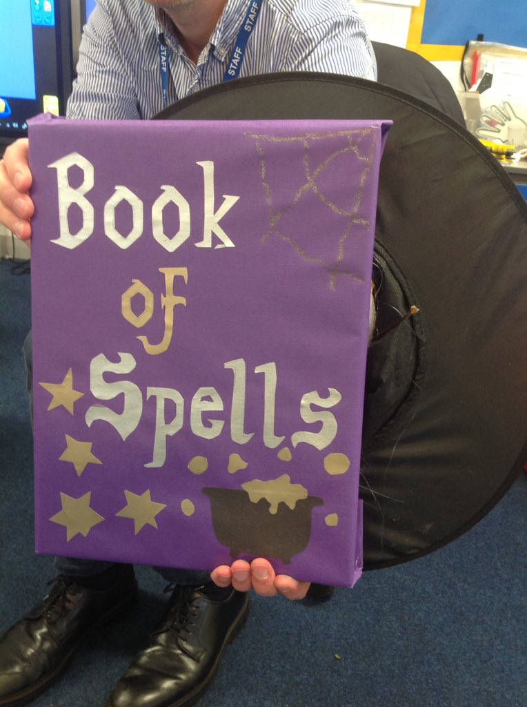 MrNeilsonAPS's tweet photo. @ArdenPrimary we had a fantastic time immersing ourselves into our new literacy topic. Look at the clues! Who could they belong to? #ReadtoWrite https://t.co/ntQimL2cAu