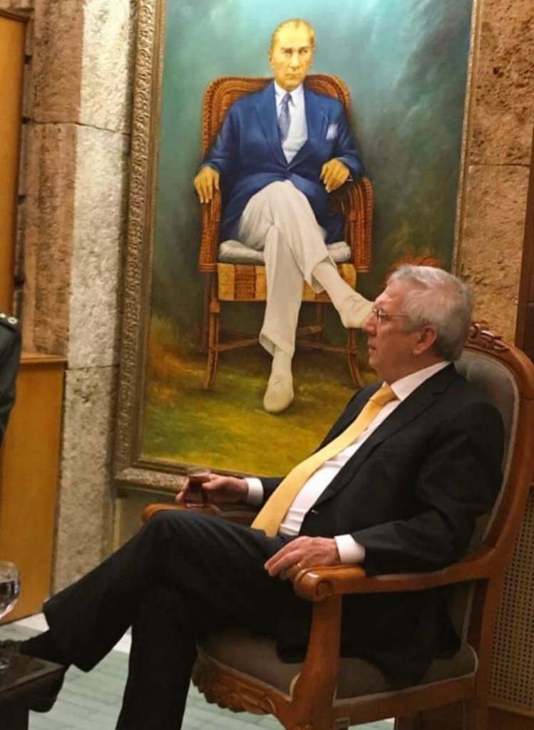 herkes Recep Tayyip Erdoğan, Ekrem İmamoğlu, Mansur Yavaş cart curt derken benim cumhurbaşkanı adayım