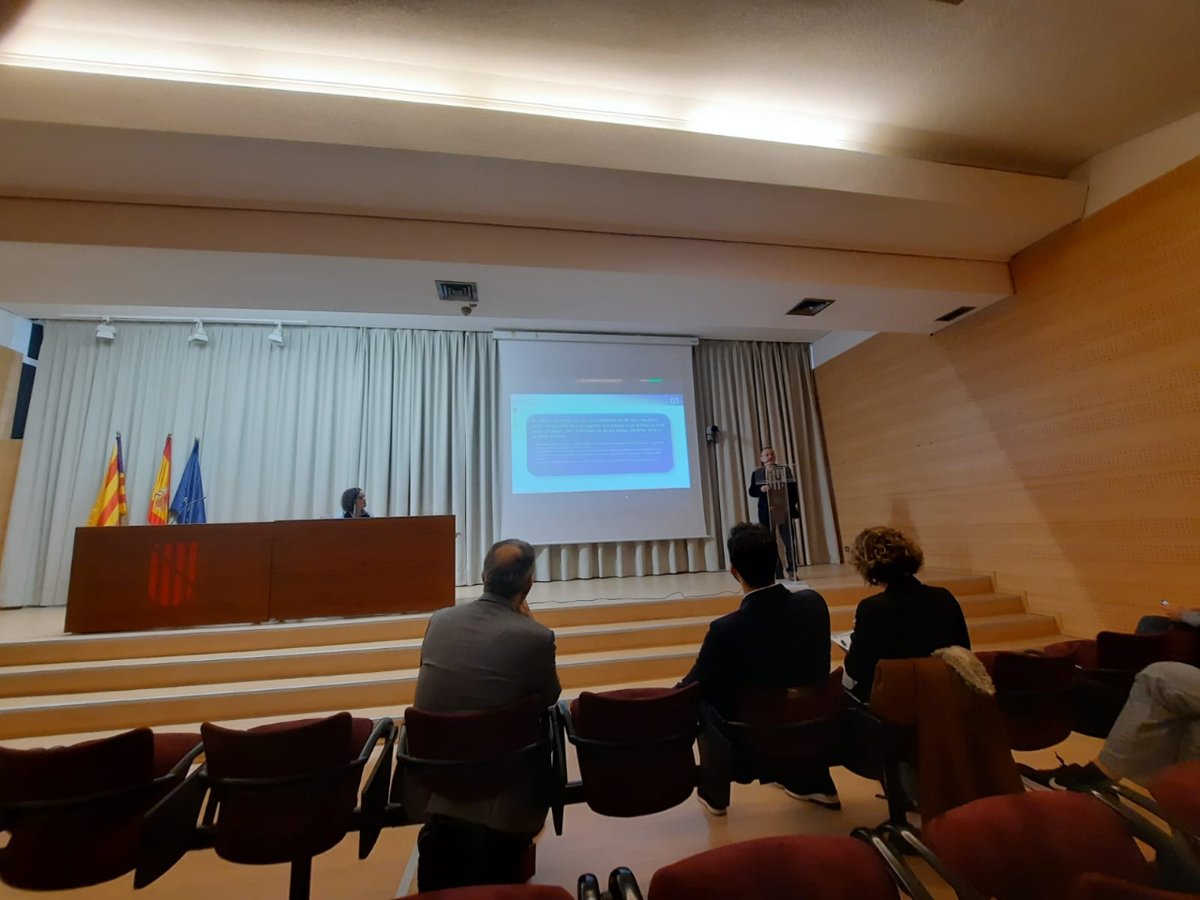 Construïm tweet media