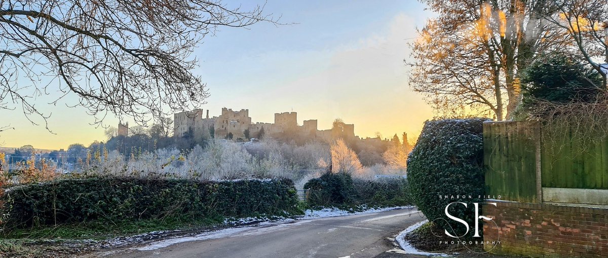 SharonFieldPho1's tweet photo. Cold and frosty morning in Ludlow, Shropshire ❄️🥾📷
#Shropshire #Ludlow #ludlowcastle #frostymorning #landscapephotography #shropshireaonb https://t.co/MSRVHIHDsQ