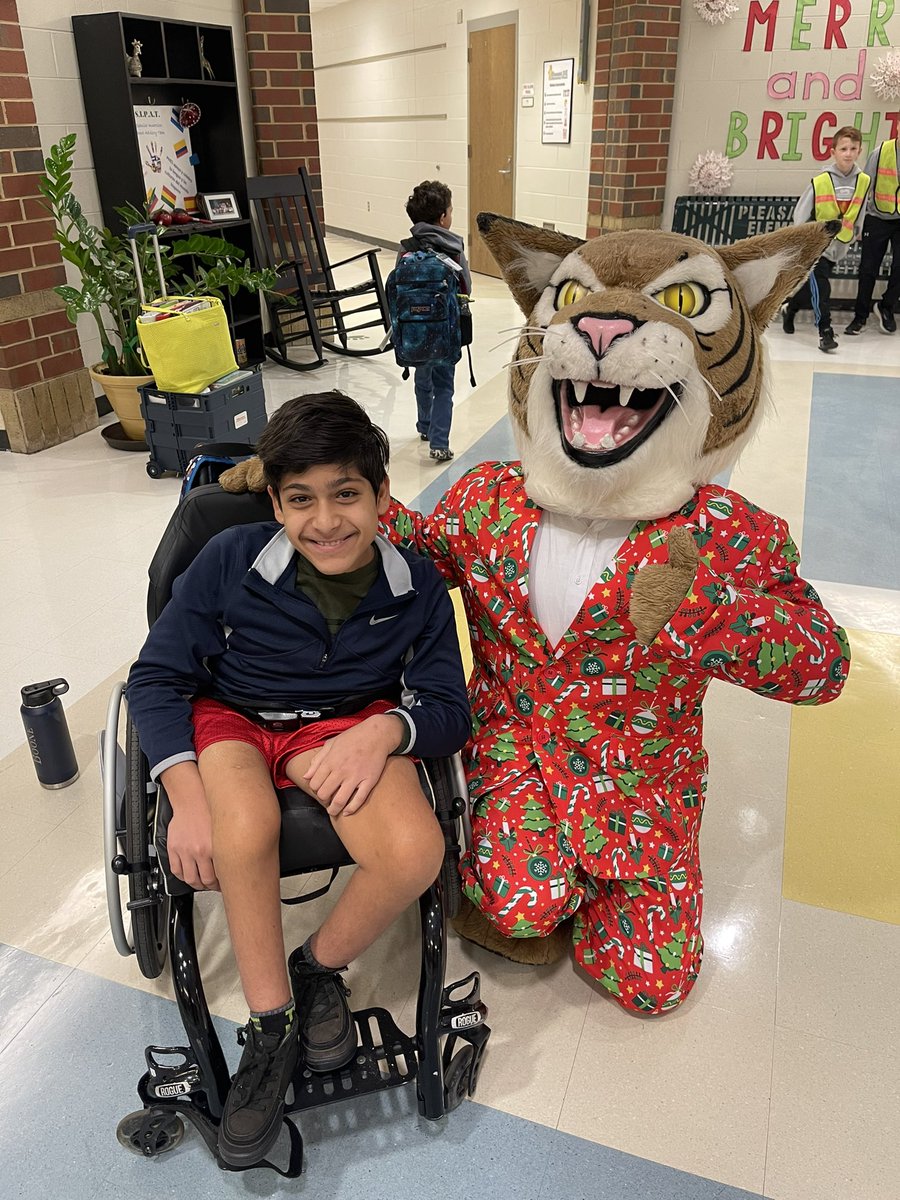 WileyWildcatLHS's tweet photo. Wiley’s Wildcat Reading Express continues… yesterday we visited @phescougars to spread excitement about reading. Today we are off to @MarinerMates! #welcomingwiley @LHSWildcatsLex1 @LHS_Library_SC https://t.co/YnSgJyBnTh