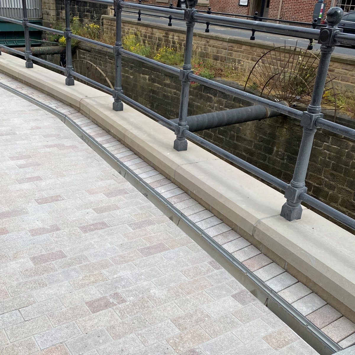 SCLYork's tweet photo. Perfectly aligned 📐

Here’s a quick look at our #hardlandscaping at Globe Point, the distinctive new gateway of the Leeds Temple District - including some particularly precise paving work!

https://t.co/hRSVS0VoS6

#paving @TempleLeeds https://t.co/EjCoHlbIaU