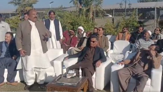 Live from His Home-Town: Locals urged General (r) Faiz Hameed to enter to politics with full zeal and zest today.