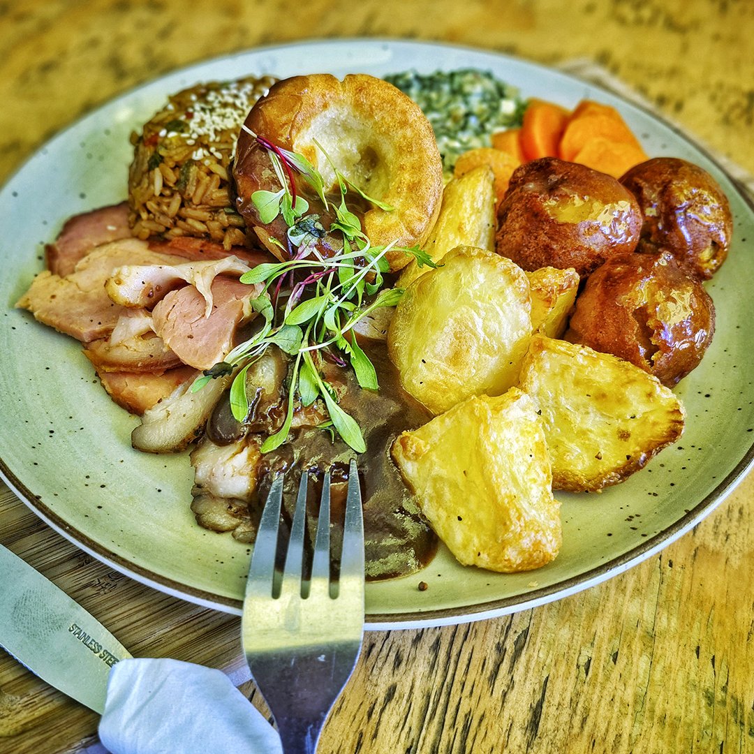 DarlingBrew's tweet photo. Sunday lunch is sorted at #DBTasteroom - Dorptoe in Bethlehem 🍽🍺
No need to cook - check out the menu and join us for a delicious lunch at R175 p/p and relax with the whole family! Bookings are essential | WhatsApp: 0794017333 | https://t.co/VAr7WkA7GQ https://t.co/1w0ymw21H9