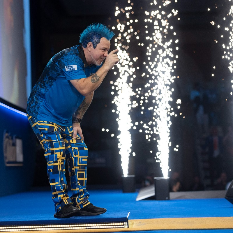 livedarts's tweet photo. 𝗧𝗵𝗲 𝘄𝗮𝗶𝘁𝗶𝗻𝗴 𝗶𝘀 𝗳𝗶𝗻𝗮𝗹𝗹𝘆 𝗼𝘃𝗲𝗿 ⌛️🎯

The curtain is raised on the 2022/23 World Championship this evening - here's what's in store ✍️