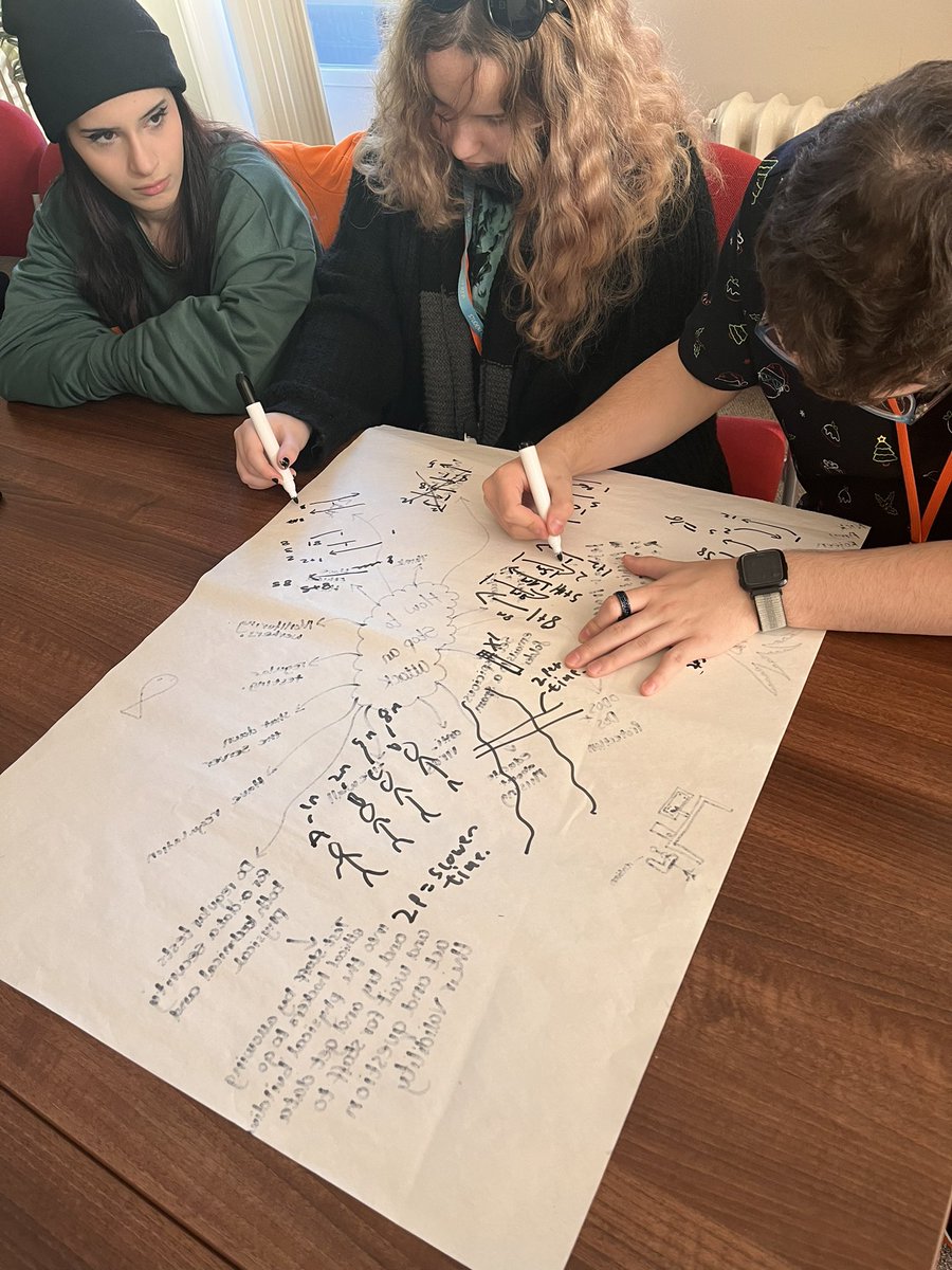 BiBDigitalMaker's tweet photo. Yesterday we hosted another Workshop for some more T-students from @Shipley_College 🎉We hosted interactive sessions regarding Cyber security and Data Visualisation. The students also had a chance to develop their presentation skills!📋📚 https://t.co/T5VUOIFx0P