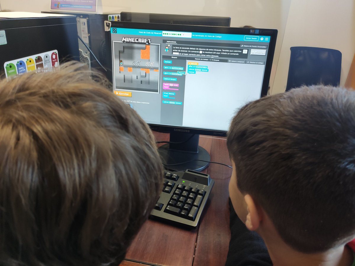 darioa's tweet photo. Hora del código 2022 en el CP Prieto Bancés en Grullos, Candamo (Asturias), a través de 
@coiipa

@citipa

 #HourOfCode #HourOfCodeAST #horadelcódigo https://t.co/Chi7Pa8Yfc