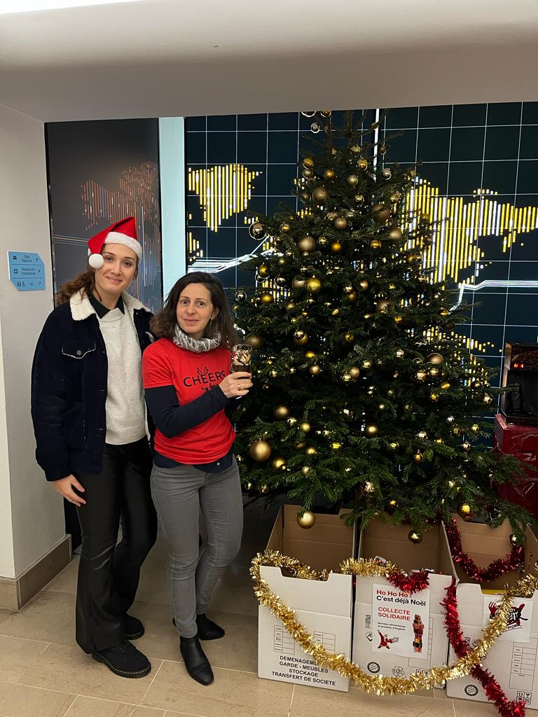 CecDusol's tweet photo. All we need for Christmas is chocolate &amp; cream. #petitdejfestif #ProudtobeOrange #ExperienceSalariés #welcome@ParisArchivesSite 🎅 https://t.co/mbIXVt6mK6