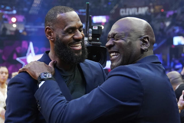 PasionBasketNBA's tweet photo. Magic Johnson: “Cuando piensas en un jugador de baloncesto completo, LeBron es el mejor de todos los tiempos. Pero cuando dices, ‘¿quién es el mejor de todos los tiempos?’, ese sigue siendo Michael Jordan” https://t.co/Ov61rxloeU
