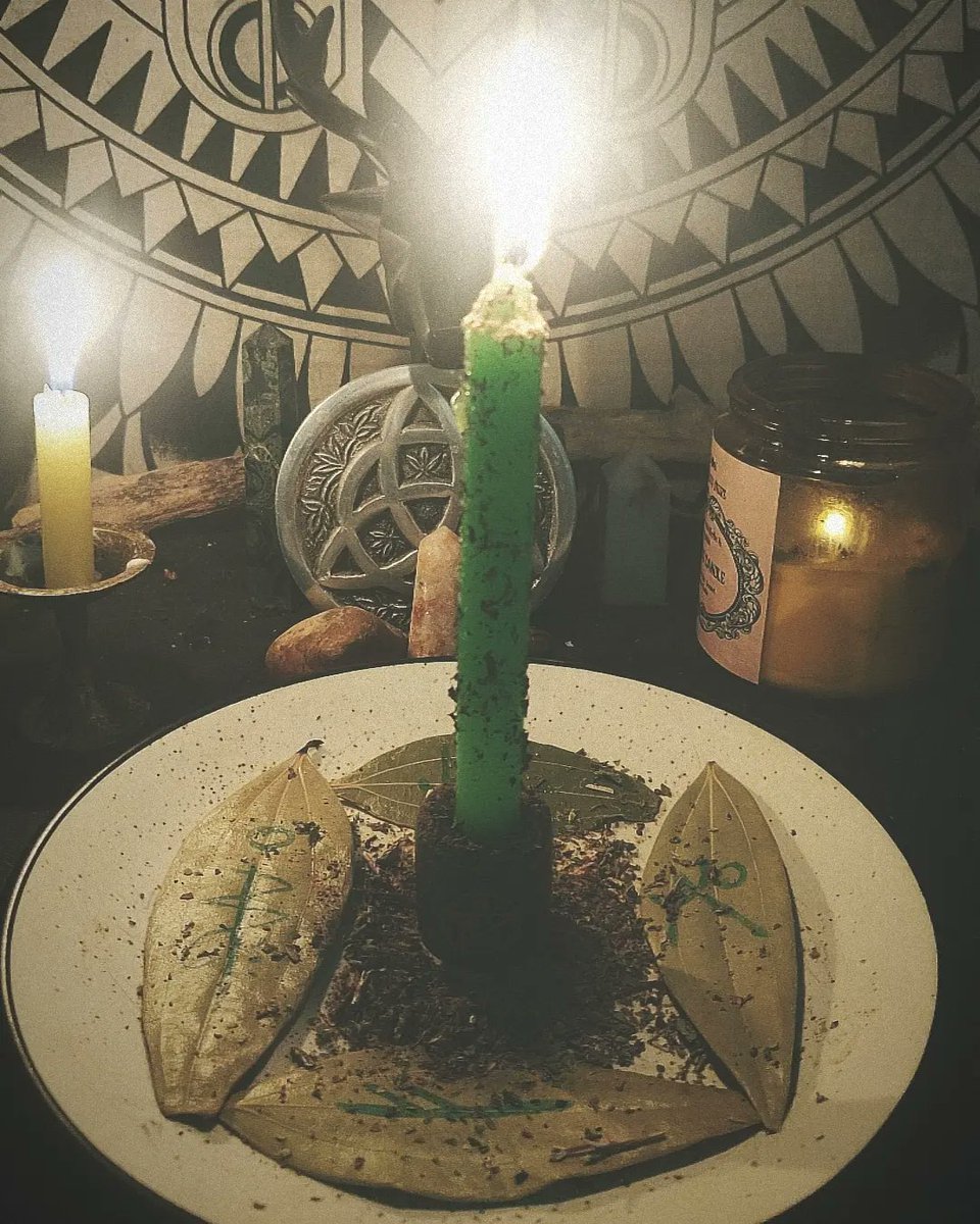 Witchycharmss's tweet photo. Jupiter day blessings

#witchcraft #spells #witch https://t.co/YYtNnAe67t