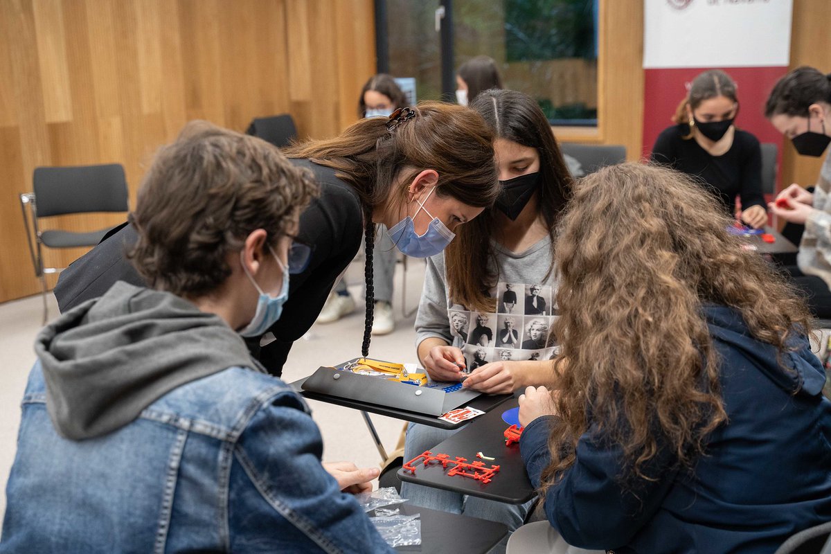 Euskadiko 24 erakundek sinatu dute #EmakumeakZientzian ekimenaren 7. edizioko hitzarmena.
👉ow.ly/qxVA50M4aVE

🔜#EmakumeakZientzian 2023👩‍🔬👩‍🔧👩‍🎓👩‍🏭👩‍💻👩‍🏫👩‍💼👩‍🚀

24 entidades vascas han firmado el convenio de la 7º edición de #EmakumeakZientzian. 
👉ow.ly/MbG650M4aT9