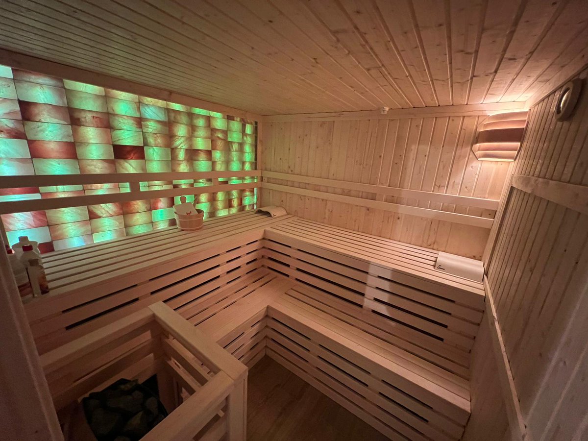 waincris's tweet photo. Un nou proiect Waincris. Cabina sauna uscata cu perete de sare Himalaya uz privat in jud. Cluj. 
Doriti sa va construiti o sauna?
Cereti acum o oferta personalizata de pret.
Preturi promotionale pentru contractele executate in luna ianuarie 2023.
https://t.co/dbhIU7EiIl https://t.co/X6QxQ5SJau