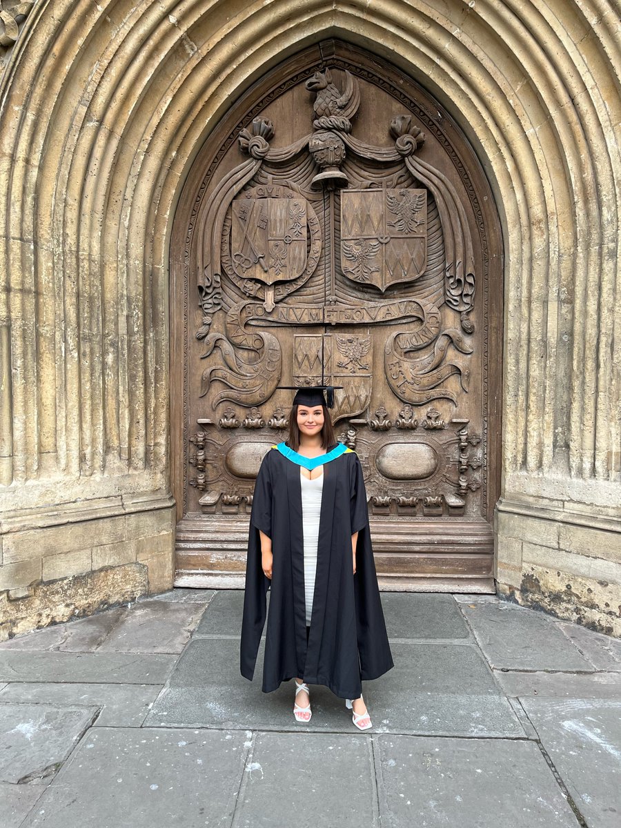 Laura Huggon tweet media