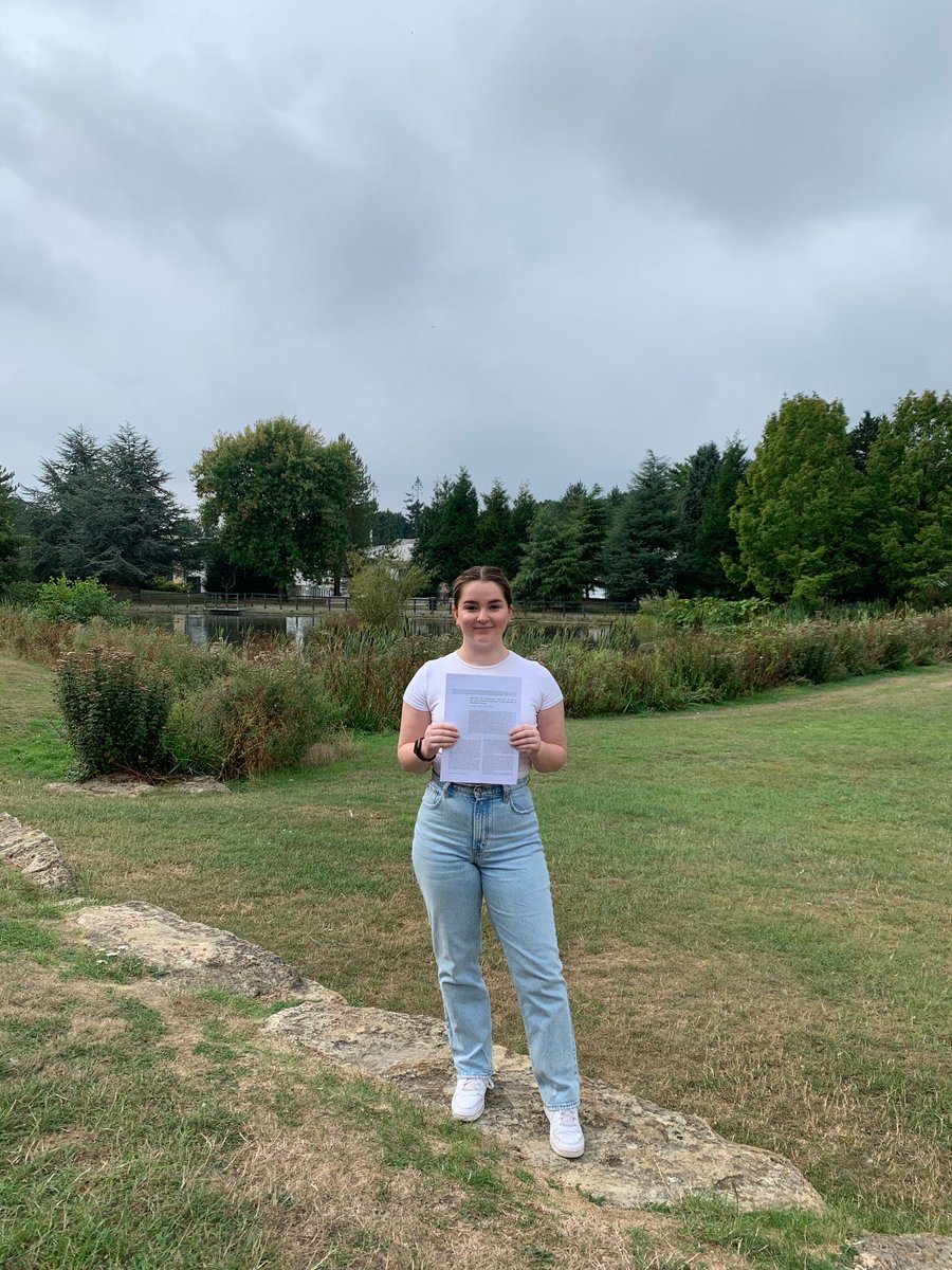 Laura Huggon tweet media