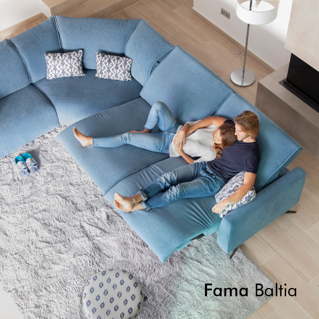 simply_sofas's tweet photo. The surprising Baltia opens up into a recliner sofa, with an adjustable high backrest, wide seats and incredible comfort. This modular sofa comes in various configurations and fabric colours. Made in Spain, from Fama. 

Know more: https://t.co/jjXy6USb8I 

#SimplySofas https://t.co/CG9y0glTka