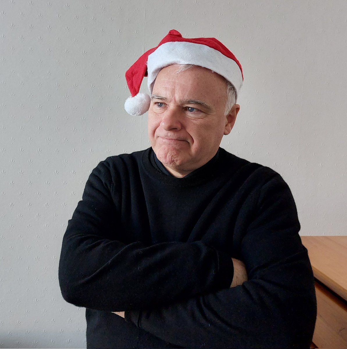 AndrewBolton4's tweet photo. Great news! My Santa Hat's been found! https://t.co/idquTncJGP