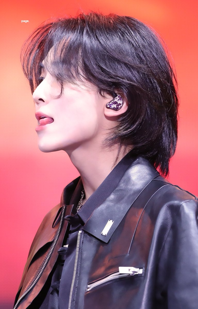 page951004's tweet photo. 221213 AAA 🧡🖤
#정한 #JEONGHAN https://t.co/aASUFh2y9G