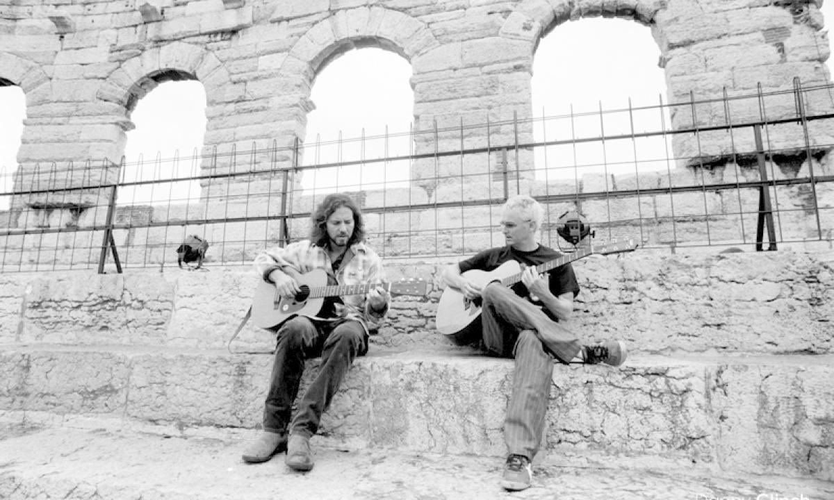pearljamonline's tweet photo. #TBT Arena di Verona ‘06 @EddieVedder &amp; @MikeMcCreadyPJ 

📸 @Danny_Clinch | #pearljam https://t.co/DFlx4lbD2T