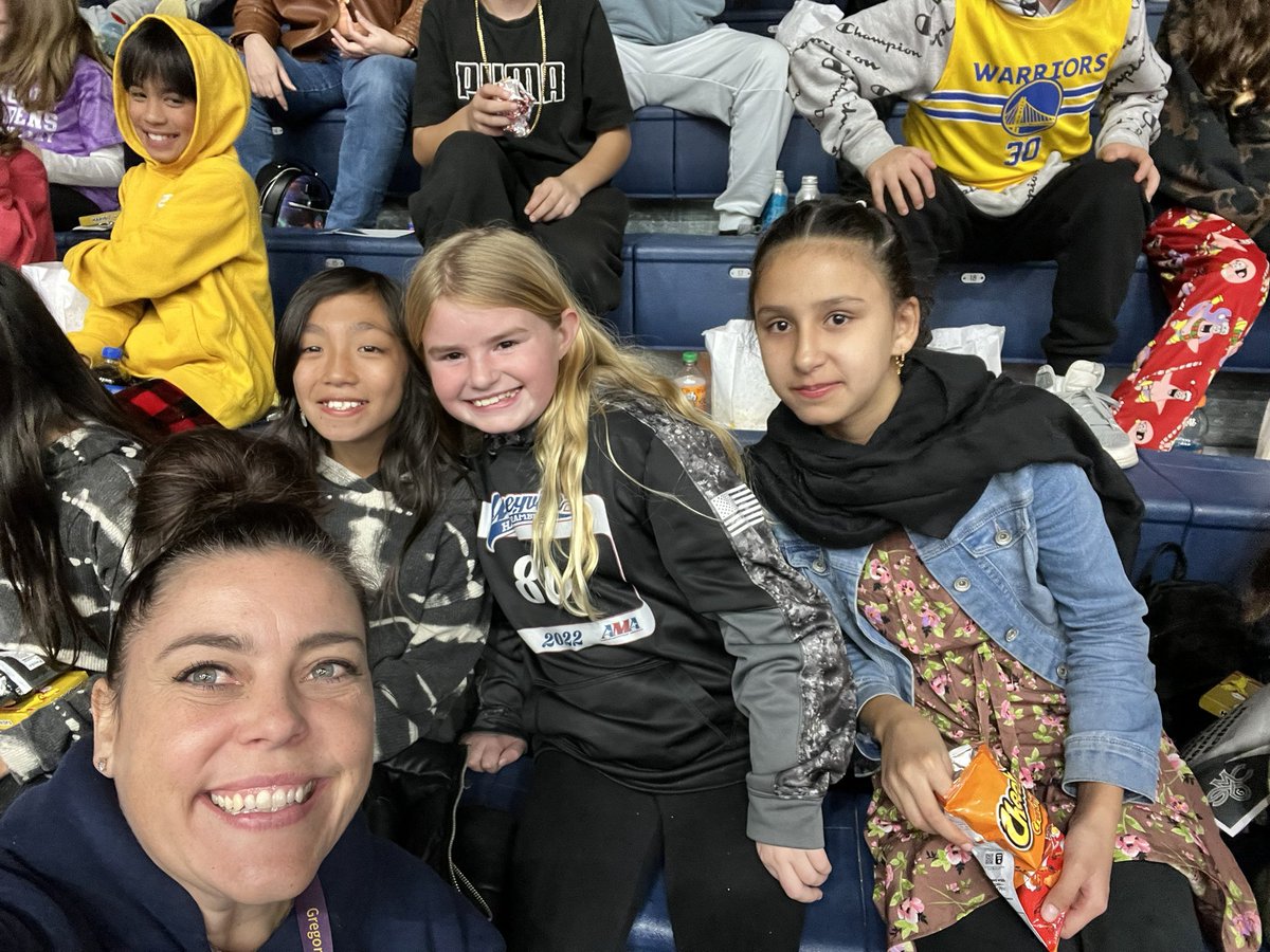 MsKoontzMDUSD's tweet photo. Of course we had to end the evening with a win over New Mexico Stateโฆ.. I think it was the extra loud cheers ( fueled by candy!) that did it ๐คช
#gatorprin #bucketFull https://t.co/vdMi9PTwI8