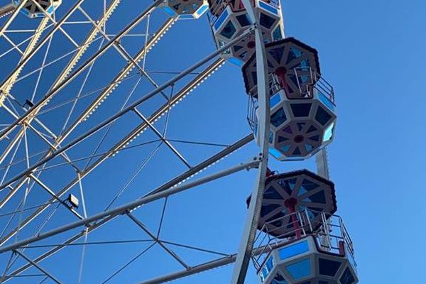 Grande roue de Bastia : l'Etat va rembourser 46.800 euros à la commune

→ france3-regions.francetvinfo.fr/corse/haute-co…