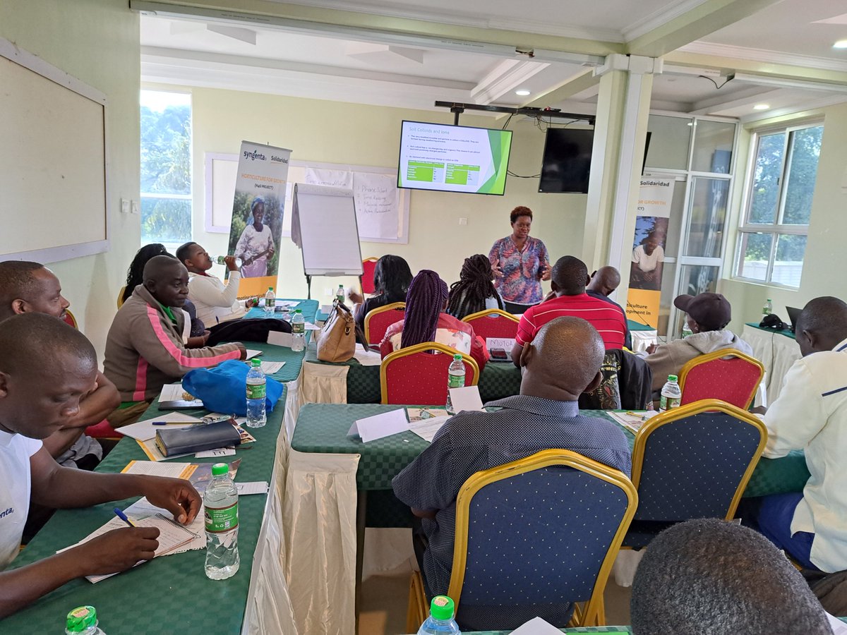 #HappeningNow
#Day2 training of <a href="/SolidaridadECA/">Solidaridad East and Central Africa</a> Horticulture For Growth (H4G) project will focus on Plant Health &amp; Soil sampling. "Soil structure can be influenced by good practices such as use of organic matter for moisture retention in the soil," -Sophie Mwaniki <a href="/Cropnuts/">Crop Nutrition Laboratory Services (Cropnuts)</a>