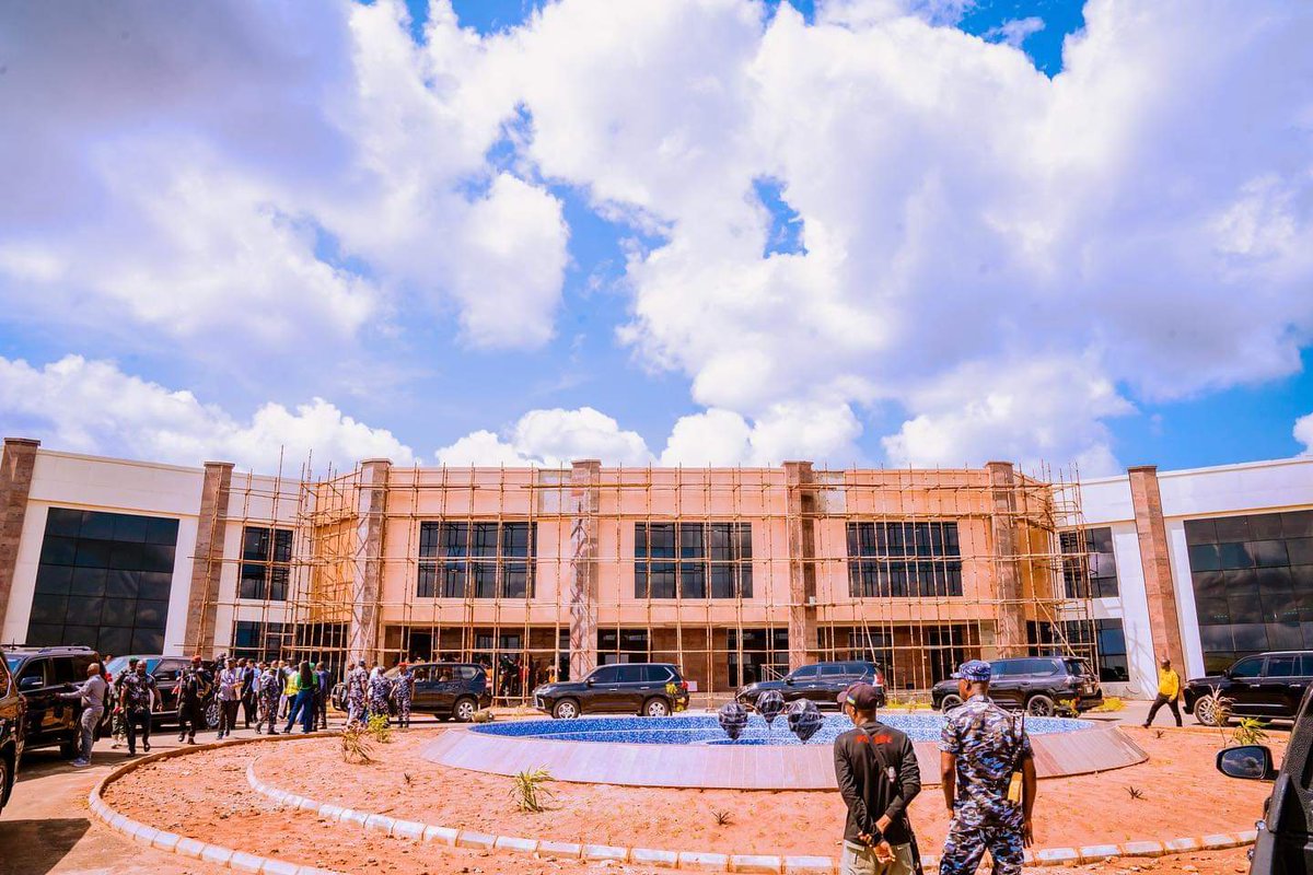 PDP_NEWMEDIA's tweet photo. Advanced Diagnostic Medical Centre, Mother and Child Hospital, Owa-Alero in Ika North-East Local Government Area. Okowa Legacy Project. 
#DeltaIsGreatWithOkowa 
#OkowaLegacyProject https://t.co/QIw8m8NvwX