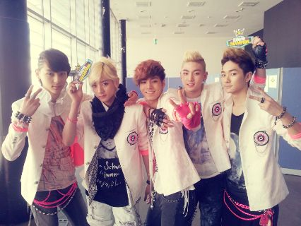 nuestjamet's tweet photo. #뉴이스트 #NUEST #nuestjamet #kimjonghyeon #aaronkwak #baekho #minhyun #choimingi https://t.co/NFIubBfdx6