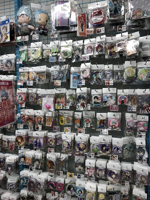 lashin_sapporo's tweet photo. 【らしんばん札幌店/ブルーレイ入荷情報】
本館に『THE IDOLM@STER SideM 6thLIVE TOUR ~NEXT DESTIN@TION!~ Side TOKYO LIVE Blu-ray 初回生産限定版』が入荷しました🎉✨
キャラクターグッズも多数ございますのでぜひチェックしてみて下さい!
#SideM6th #SideM #サイスタ https://t.co/BnJFqPLwtr