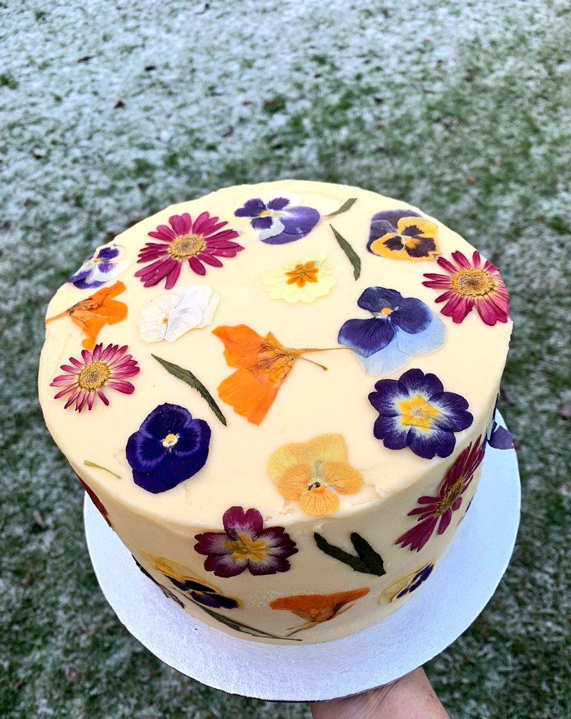 Helen's Cakes tweet media