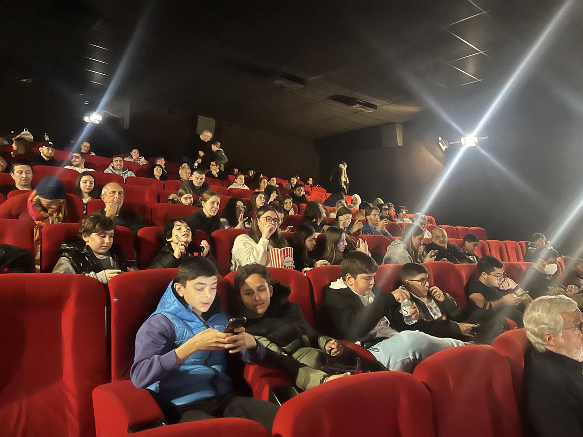 🎬 #Suciale | Le CCAS de la Ville a permis hier à de nombreux jeunes bastiais du Centre social et du CMPP d'assister à la projection d'Avatar 2 ! Ce partenariat avec <a href="/CLeregent/">Cinéma Le Régent 🍿</a> poursuit la volonté de rendre accessibles la culture et les loisirs aux plus jeunes et aux séniors 📸👇