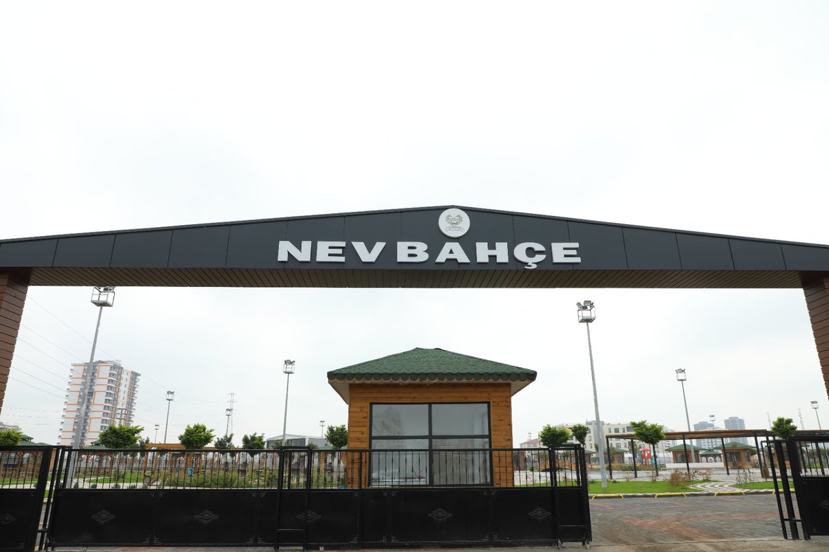 #Yenişehir'in En Güzel Bahçesi

3️⃣0️⃣.0️⃣0️⃣0️⃣ Metrekare Alanda İçerisinde;

🍏 Sebze ve Meyve Bahçeleri,
🍽 Yöresel Yemek Mutfağı,
💐Kesme Çiçek Üretim Serası,
👩🏻‍🌾Üretim Tesisi ve
👩🏻‍💼Kadın Kooperatiflerinin Yer Aldığı Nev Bahçe Parkı'mızın Yapımını Tamamladık. 

📍Üçkuyu Mahallesi