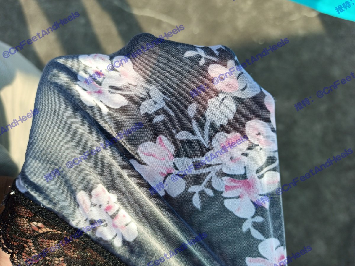 CnFeetAndHeels's tweet photo. #恋鞋 #美鞋 #高跟鞋 #高跟 #丝袜 #恋袜 #原味丝袜 #扫楼 #打胶 #美脚 #恋足 #楼顶晾晒 #highheels #ShoeFetishism #ChineseHeels #ハイヒール #脚フェチ #足フェチ #靴フェチ 
新模式尝试之：完整图集连载（厚码处理，不喜勿点）
191012_004：黑色蕾丝花内裤（撸） https://t.co/awExnUetXu
