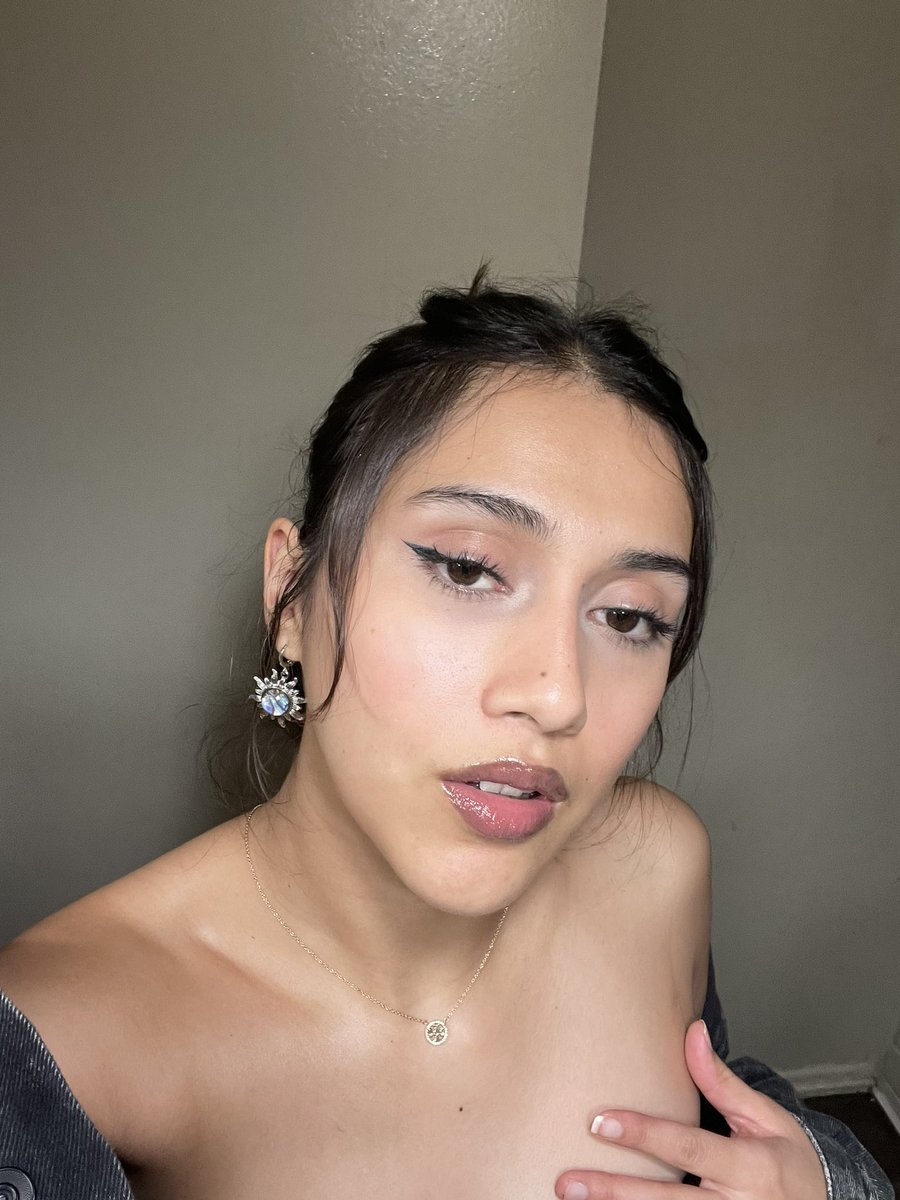 alyssagonnzalez's tweet photo. https://t.co/1NVyecDrpp