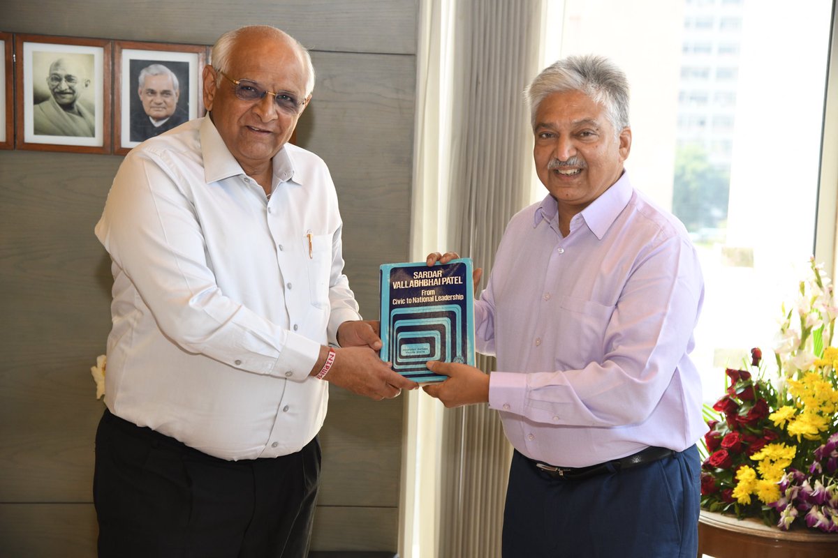 Today called on Hon CM of Gujarat Shri <a href="/Bhupendrapbjp/">Bhupendra Patel</a> 
Congratulated him and wished him Best wishes as he took charge for second consecutive term.