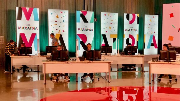 #EITBMaratoia #EsclerosisMúltiple #BustitzenNaiz
📣Hoy es la gran jornada solidaria de EITB Maratoia, destinada a la recaudación 
👉 Desde las 09:00 horas, en el centro de llamadas de la sede de @eitbofiziala
📞900 840 750 (tlf gratuito para donaciones)
eitb.eus/es/grupo-eitb/…