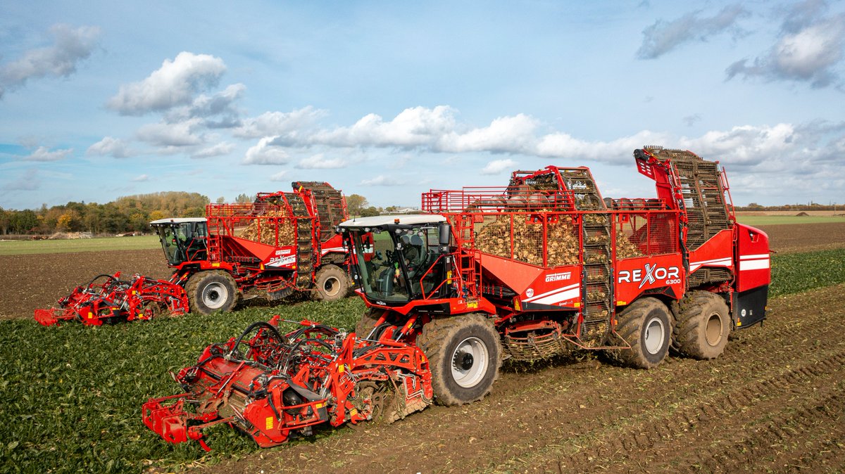 GRIMMEGroup's tweet photo. #GRIMMEwordwide
A REXOR 6200 and REXOR 6300 harvesting sugar beet in England 🇬🇧.
#GRIMME #GRIMMEGroup #worldwide #harvest #selfpropelled #weltweit #harvesting #machinery #agriculture #agricultural #REXOR #sugarbeet #rüben #rübenernte #beetharvest #beet #harvester #agriculture https://t.co/5pOC40cimC