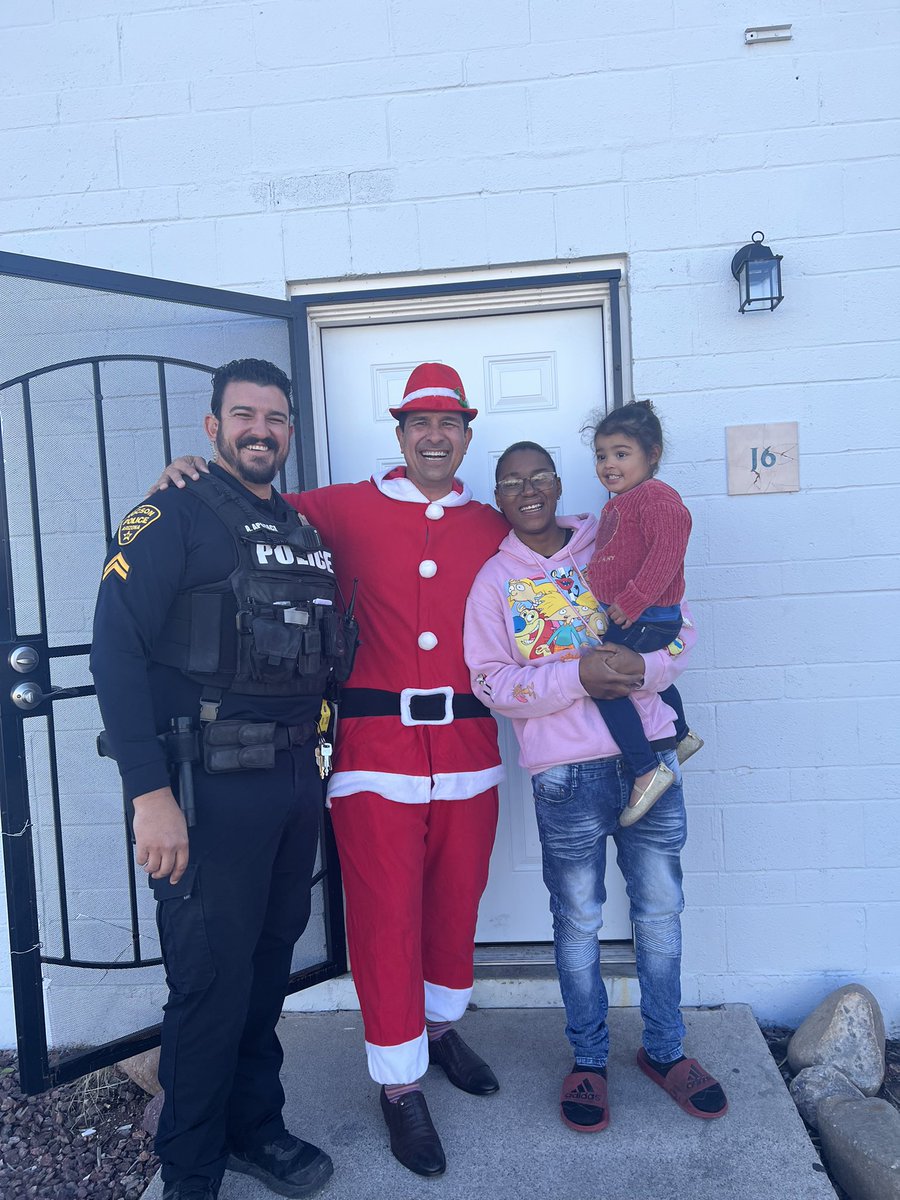 OpsMidtown's tweet photo. A huge THANK YOU to  Frank with the A Team at Barrett Financial for the generous donation to Midtown and another big thanks to SALEF for facilitating it. The afternoon was then spent showing some holiday spirit to community members in midtown. #suportyourpolice #HolidaySpirit https://t.co/jCqM2AdUyK
